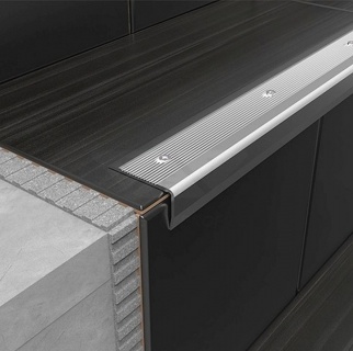 Profil aluminiu pentru treapta cu surub, Castan, 40x22mm, 0.9 m 3